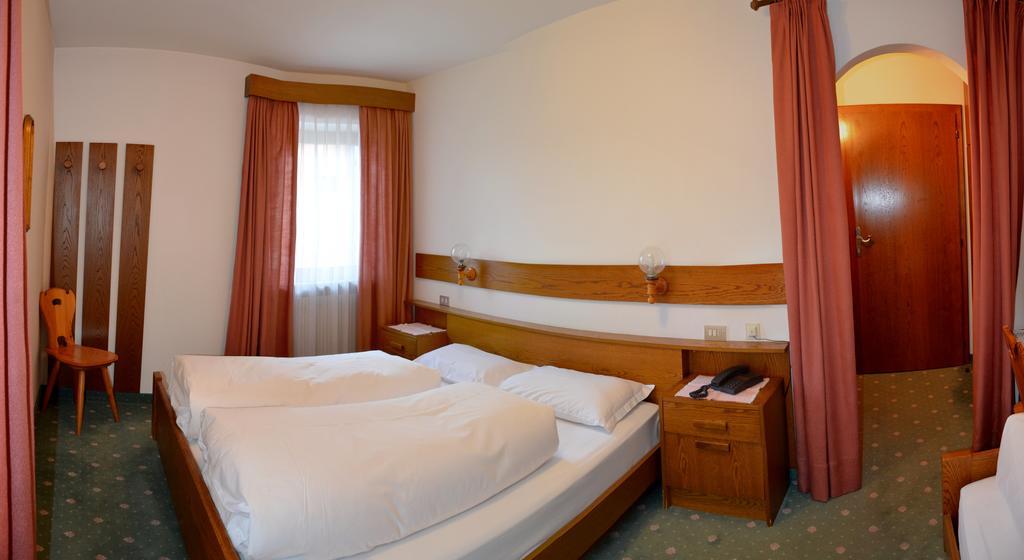 Bed and Breakfast Garni Sayonara San Vigilio Di Marebbe Habitación foto
