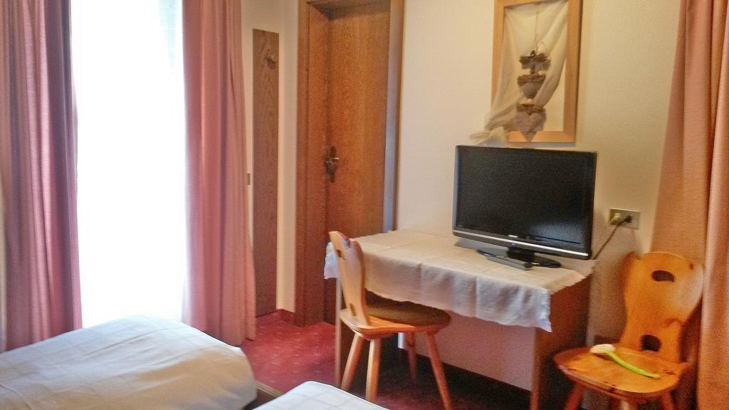 Bed and Breakfast Garni Sayonara San Vigilio Di Marebbe Habitación foto
